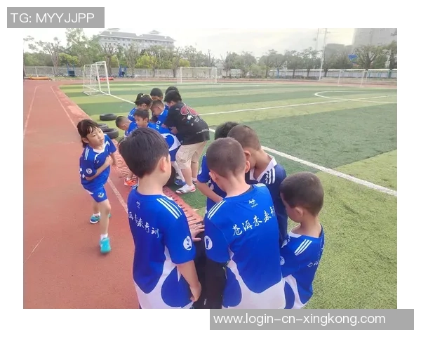 大连地区足球俱乐部诚聘教练员和球员欢迎热爱足球的你加入我们团队